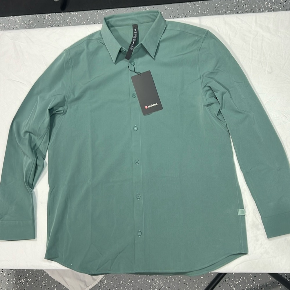 Lululemon New Venture Classic Fit size Large